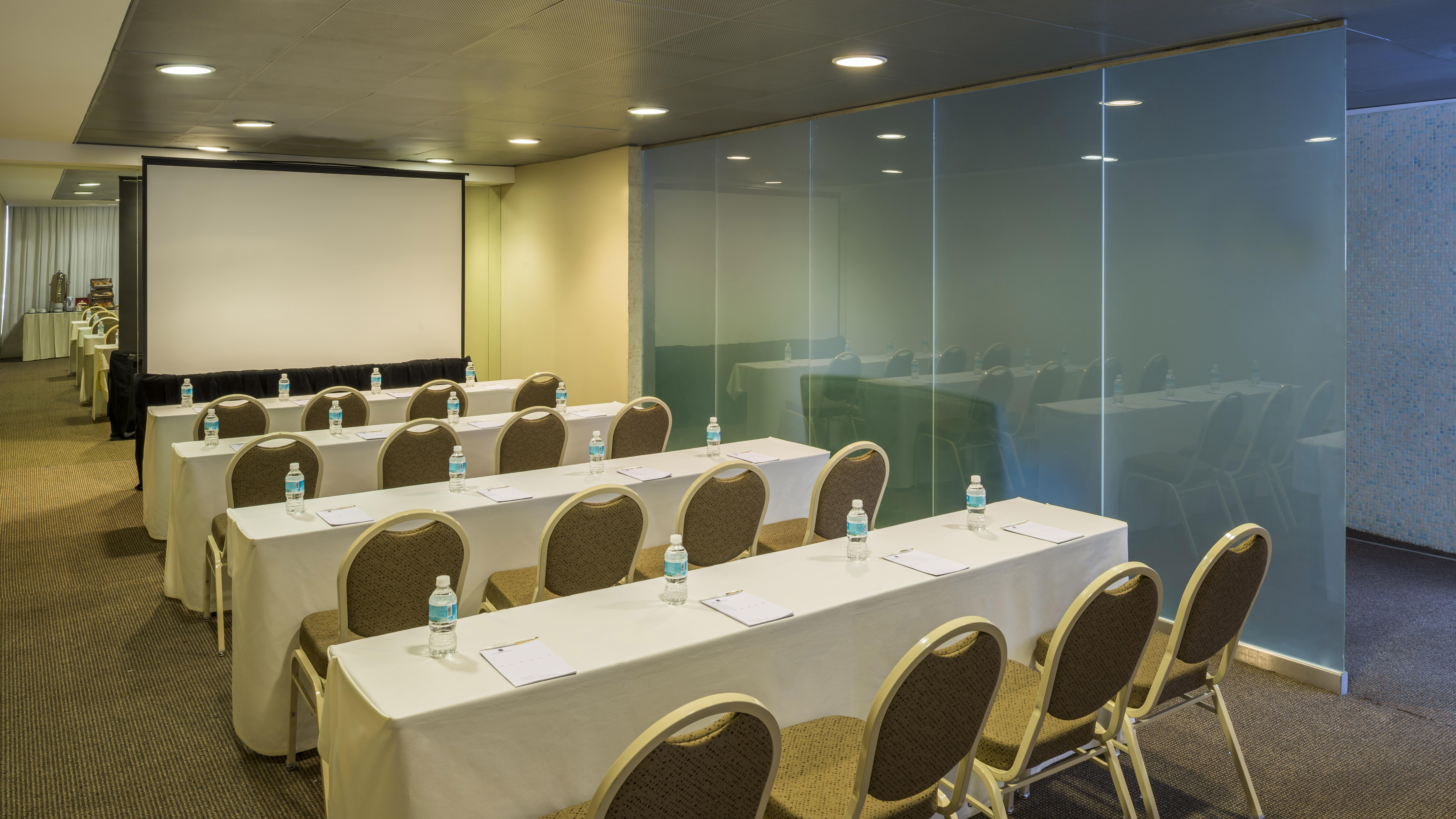 Camino Real Santa Fe Hotel Mexico City Exterior photo A typical classroom layout