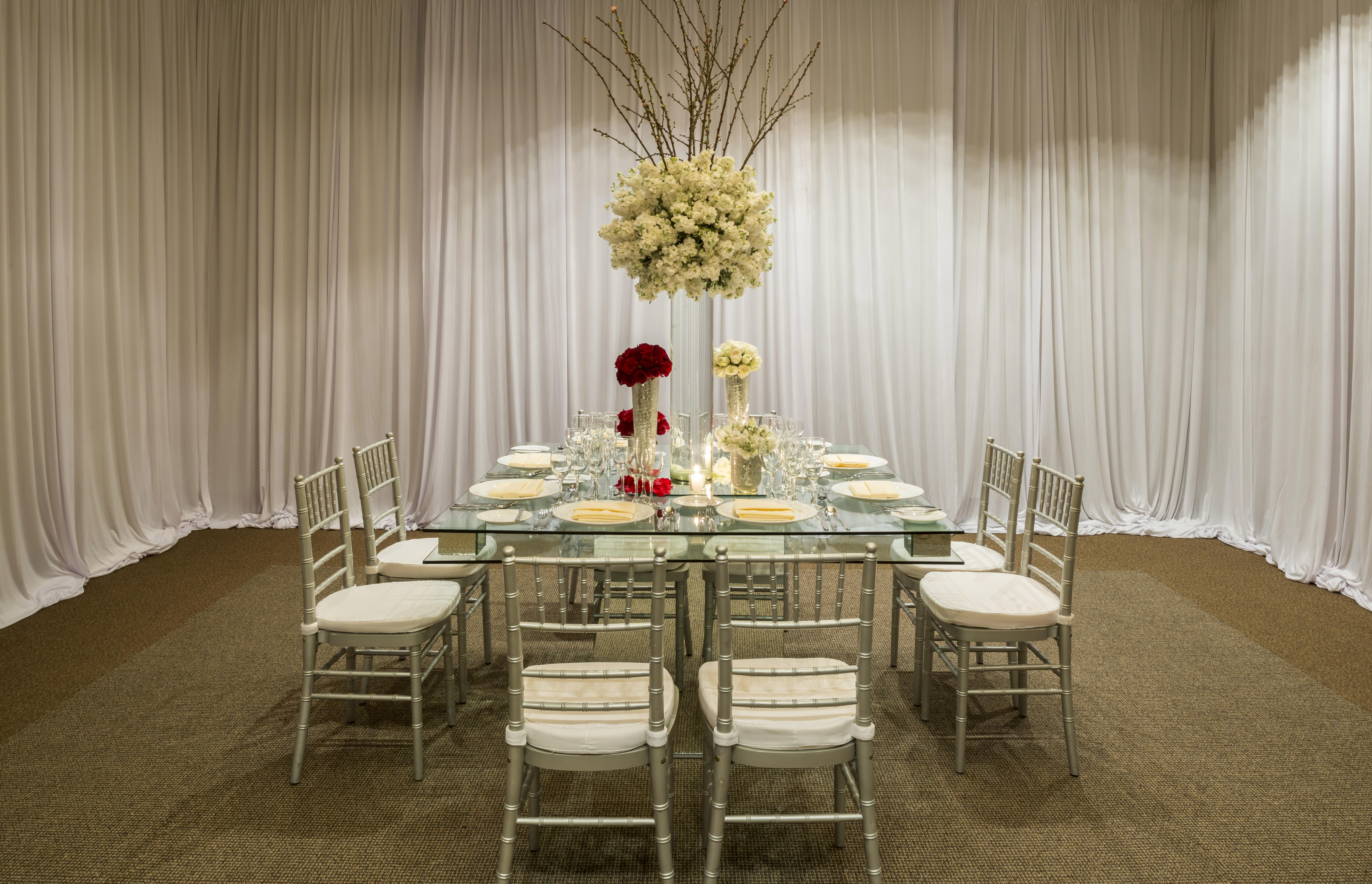 Camino Real Santa Fe Hotel Mexico City Exterior photo Chivary chairs