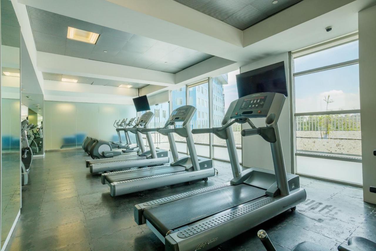 Camino Real Santa Fe Hotel Mexico City Exterior photo The gym at the hotel