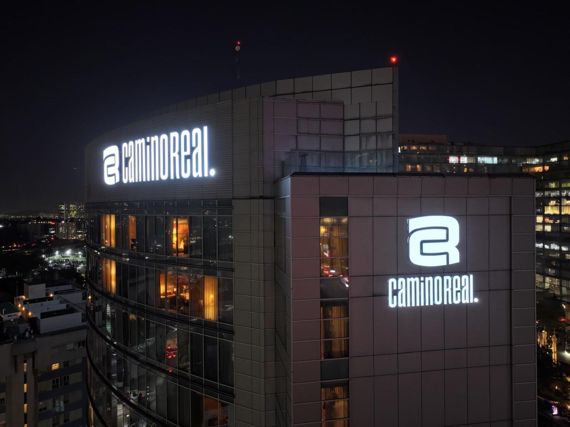Camino Real Santa Fe Hotel Mexico City Exterior photo The Camino Real at night